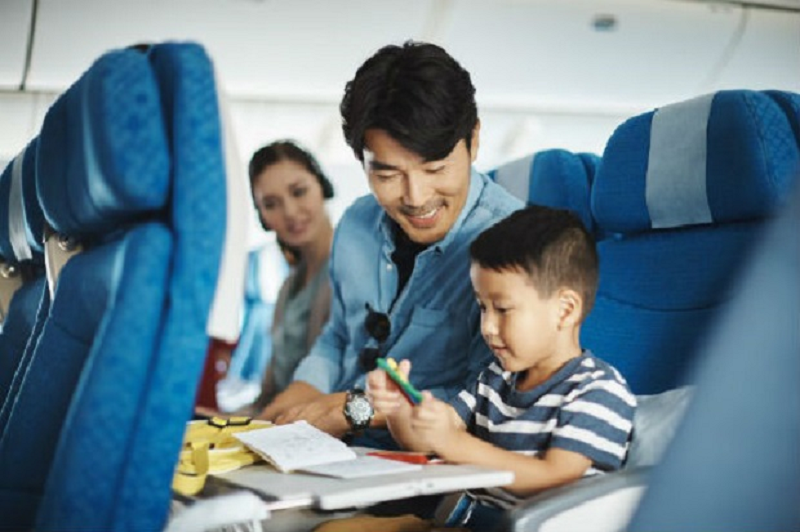 Khách dưới 14 tuổi cần có giấy khai sinh hoặc giấy cam kết của người đại diện nếu không đi cùng bố mẹ